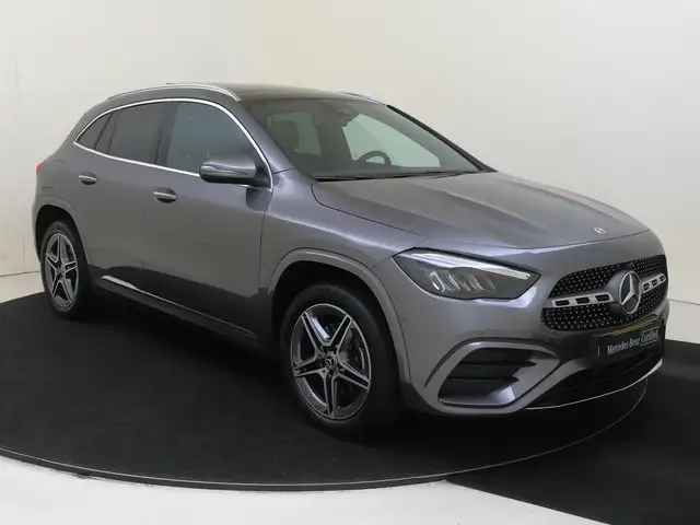 Mercedes-Benz GLA view 2