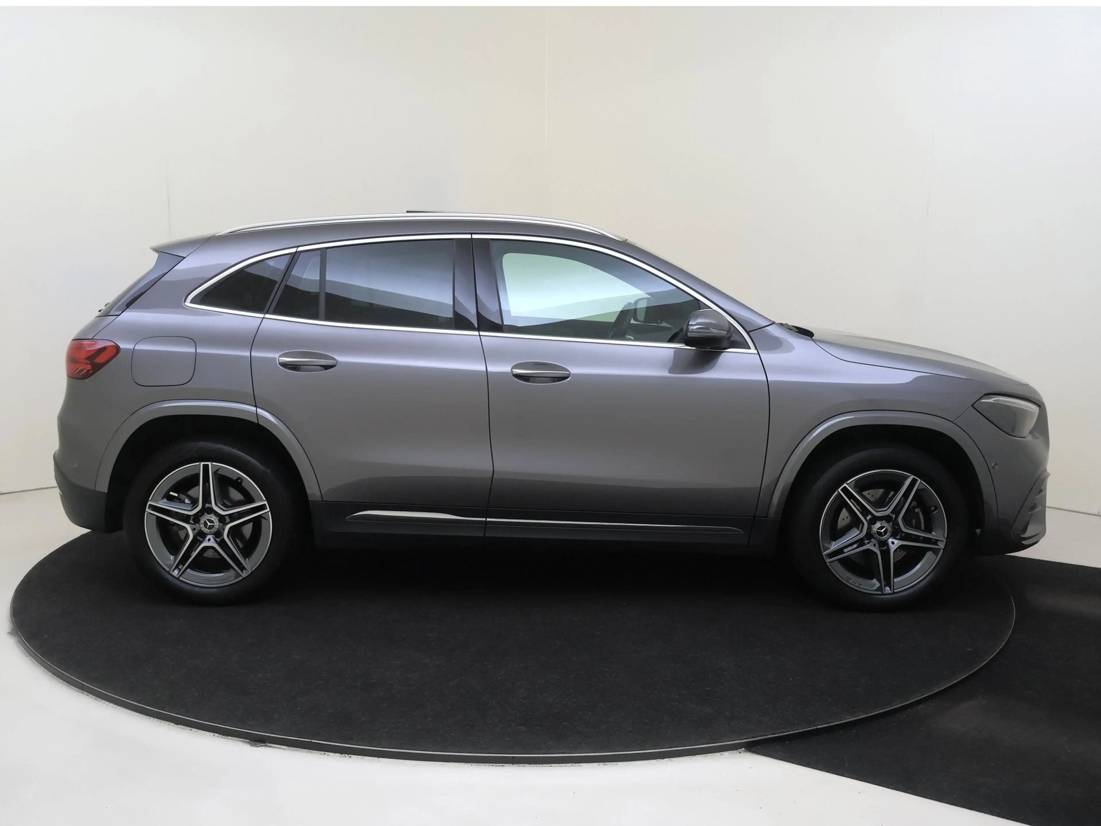 Mercedes-Benz GLA 250 e Star Edition AMG Line / Panoramadak/ Memory/ Car — photo 9