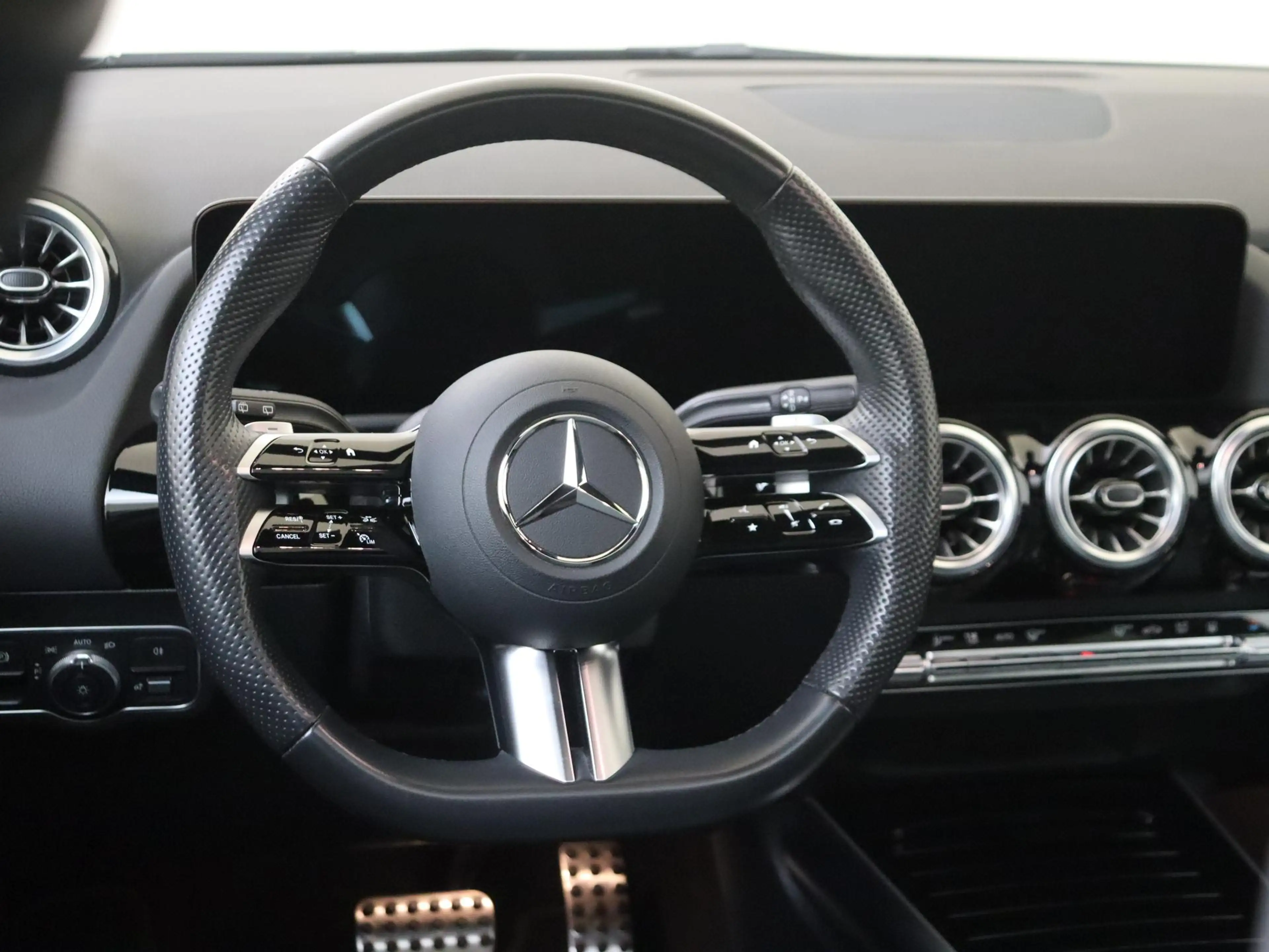 Mercedes-Benz GLA 250 e Star Edition AMG Line / Panoramadak/ Memory/ Car — photo 10
