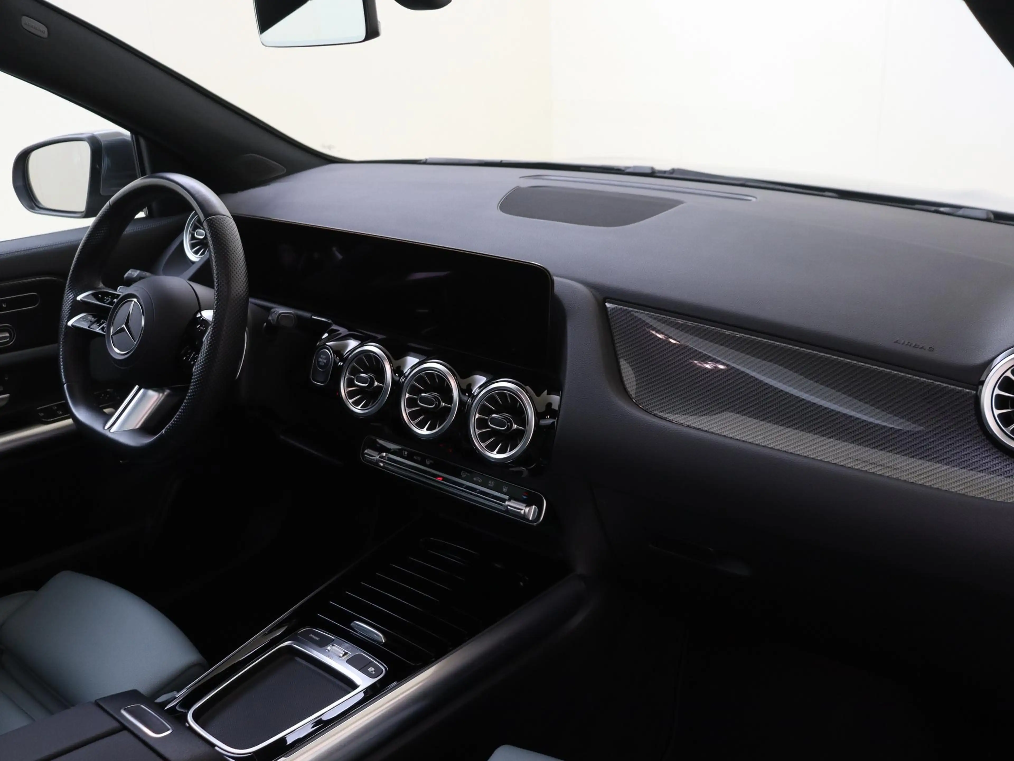Mercedes-Benz GLA 250 e Star Edition AMG Line / Panoramadak/ Memory/ Car — photo 5