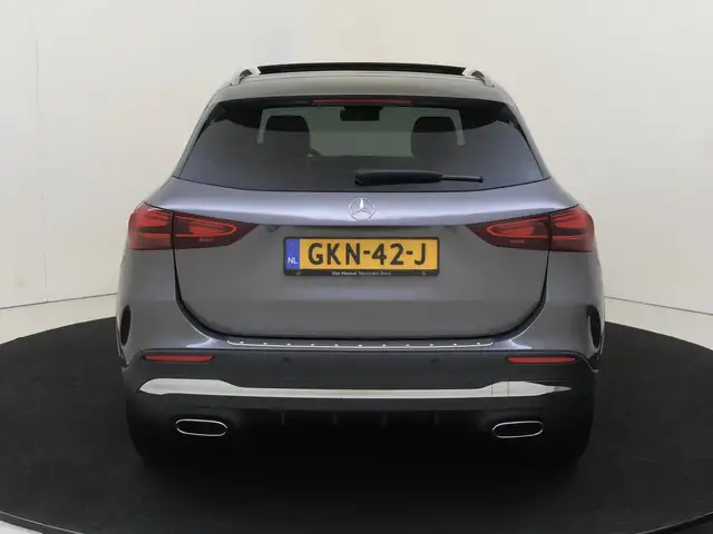 Mercedes-Benz GLA view 7