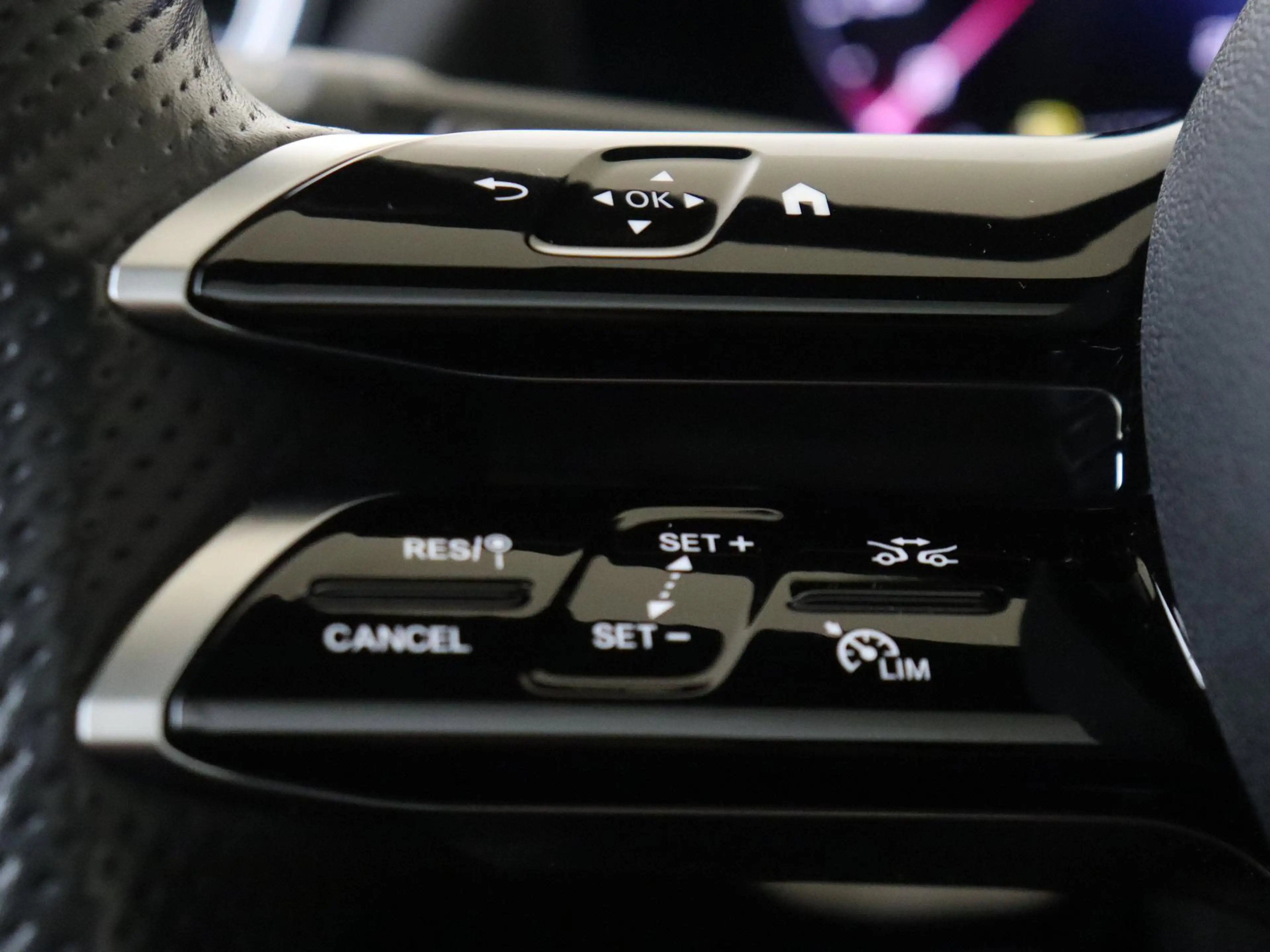 Mercedes-Benz GLA 250 e Star Edition AMG Line / Panoramadak/ Memory/ Car — photo 12