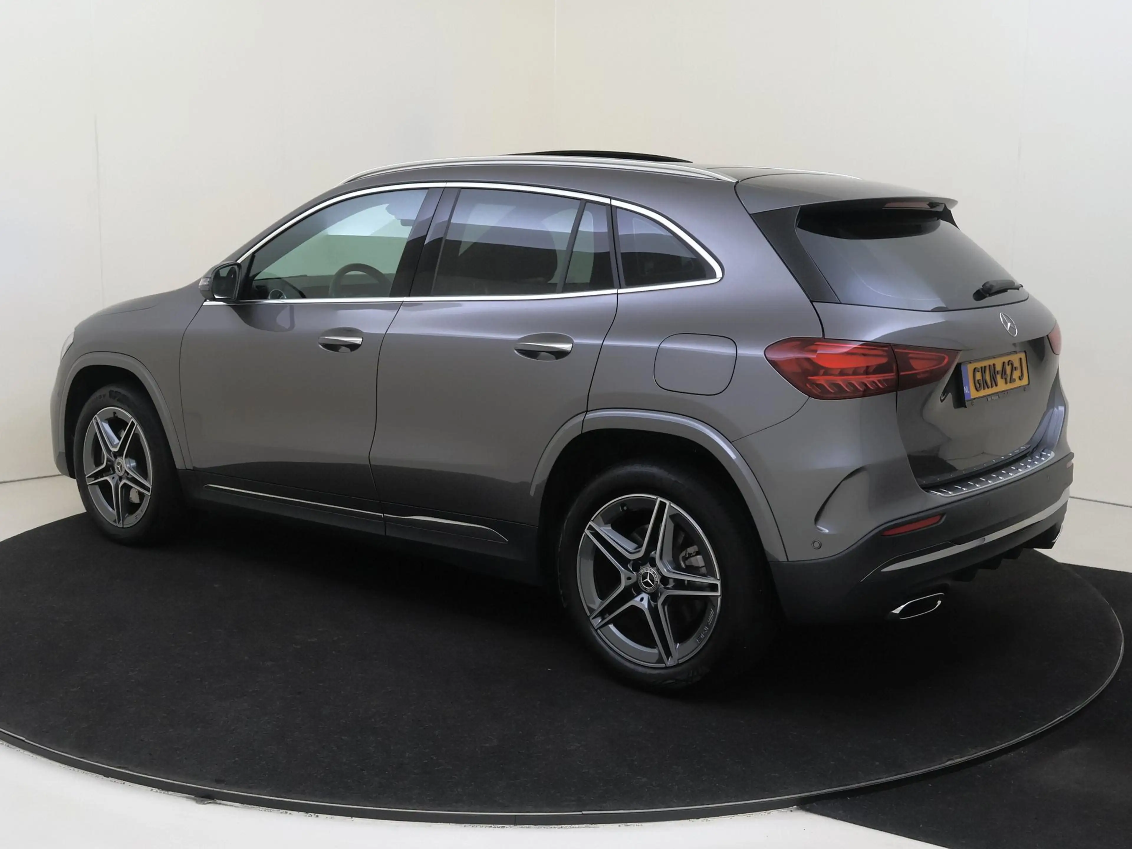 Mercedes-Benz GLA 250 e Star Edition AMG Line / Panoramadak/ Memory/ Car — photo 3