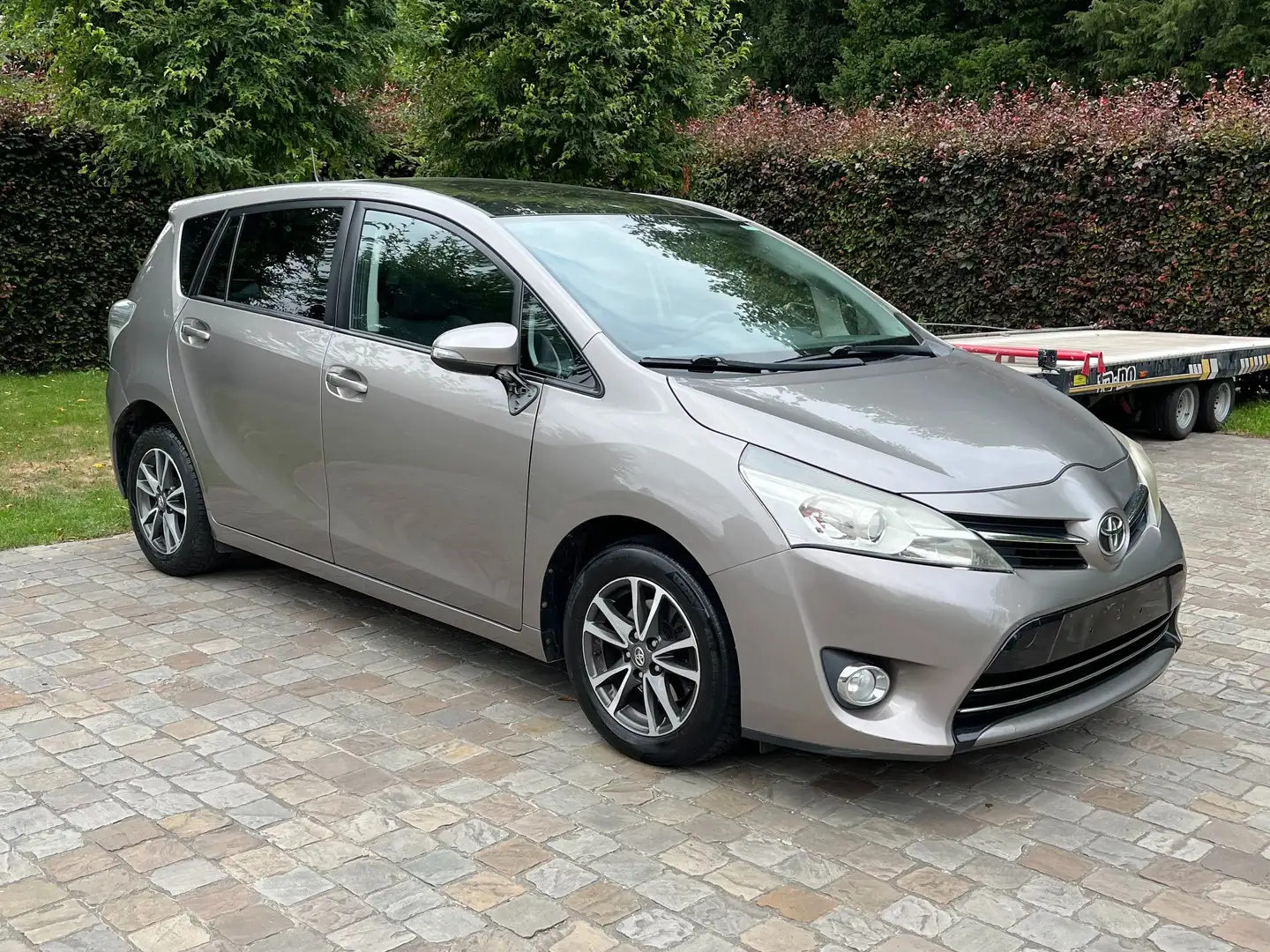 Toyota Verso Verso 1.6 D-4D Skyview 5pl. Grijs - 2