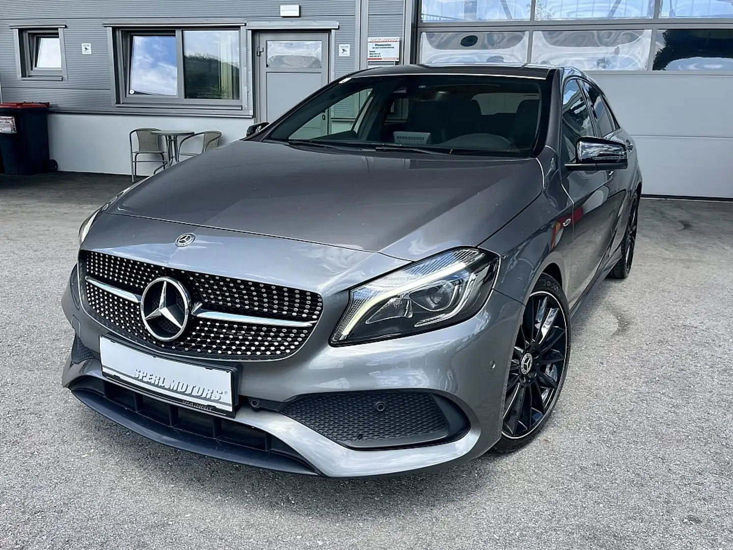 Mercedes-Benz A 250 Sport AMG "19 Zoll" Grau - 2