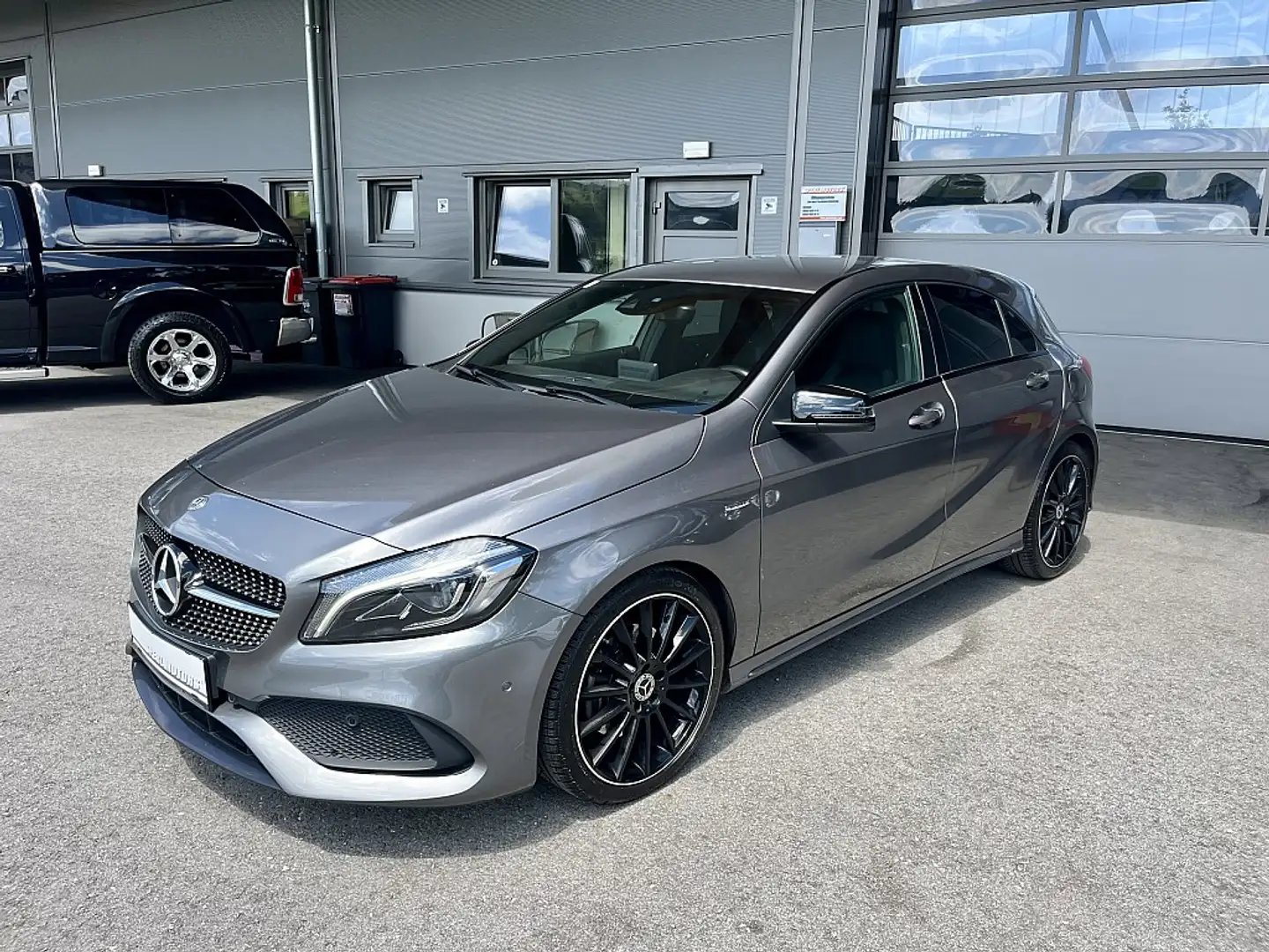 Mercedes-Benz A 250 Sport AMG "19 Zoll" Grau - 1
