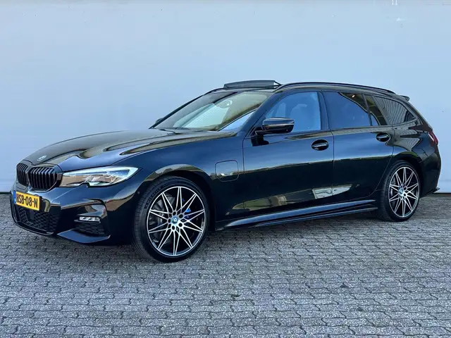BMW 3-serie 330e | M Sport | Panorama | Sfeerverl. | H