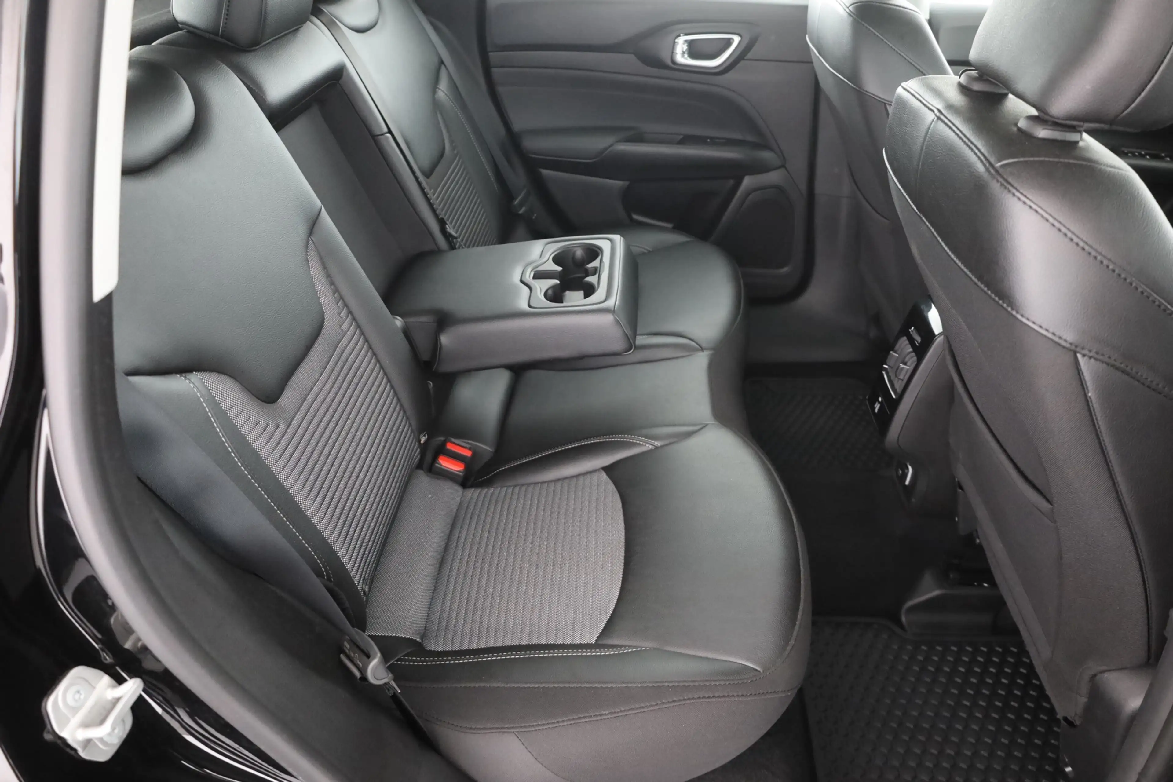 Jeep Compass 1.5 Mild-Hybrid Altitude LED 360° Kamera — photo 23