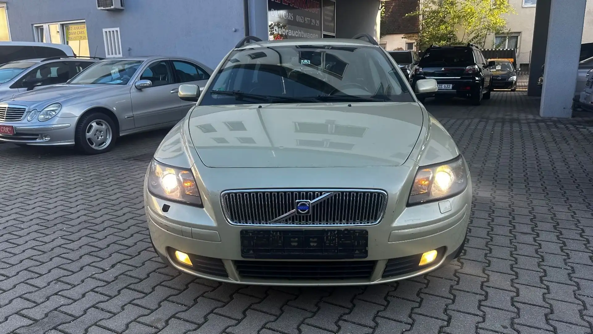 Volvo V50 Kombi 2.0 D Momentum(TÜV 05,2026)KLIMA Grün - 2