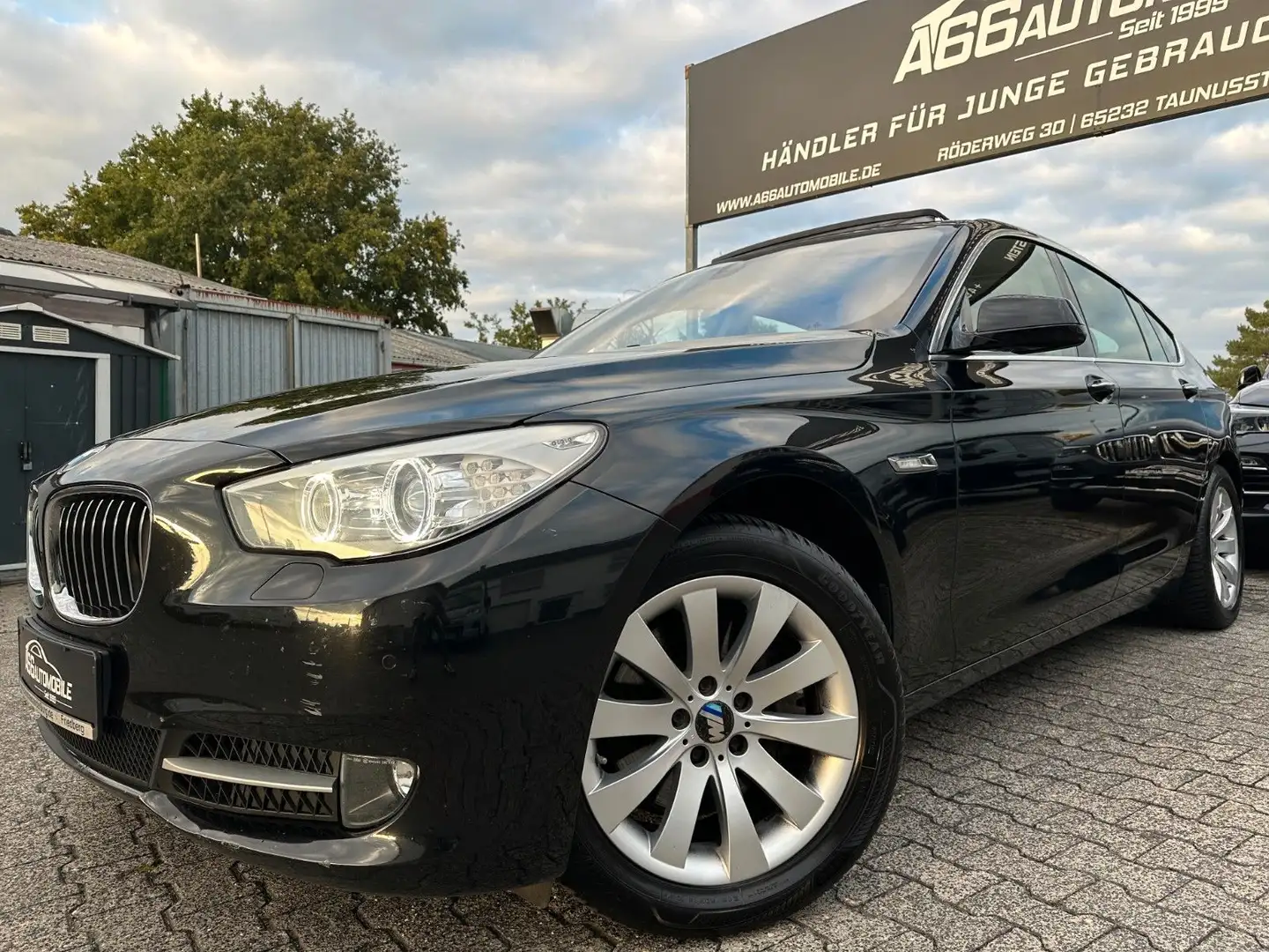 BMW 530 d GT xDr. PANO*SoftCl*Standh*KeylGO*Leder*DDC Schwarz - 1