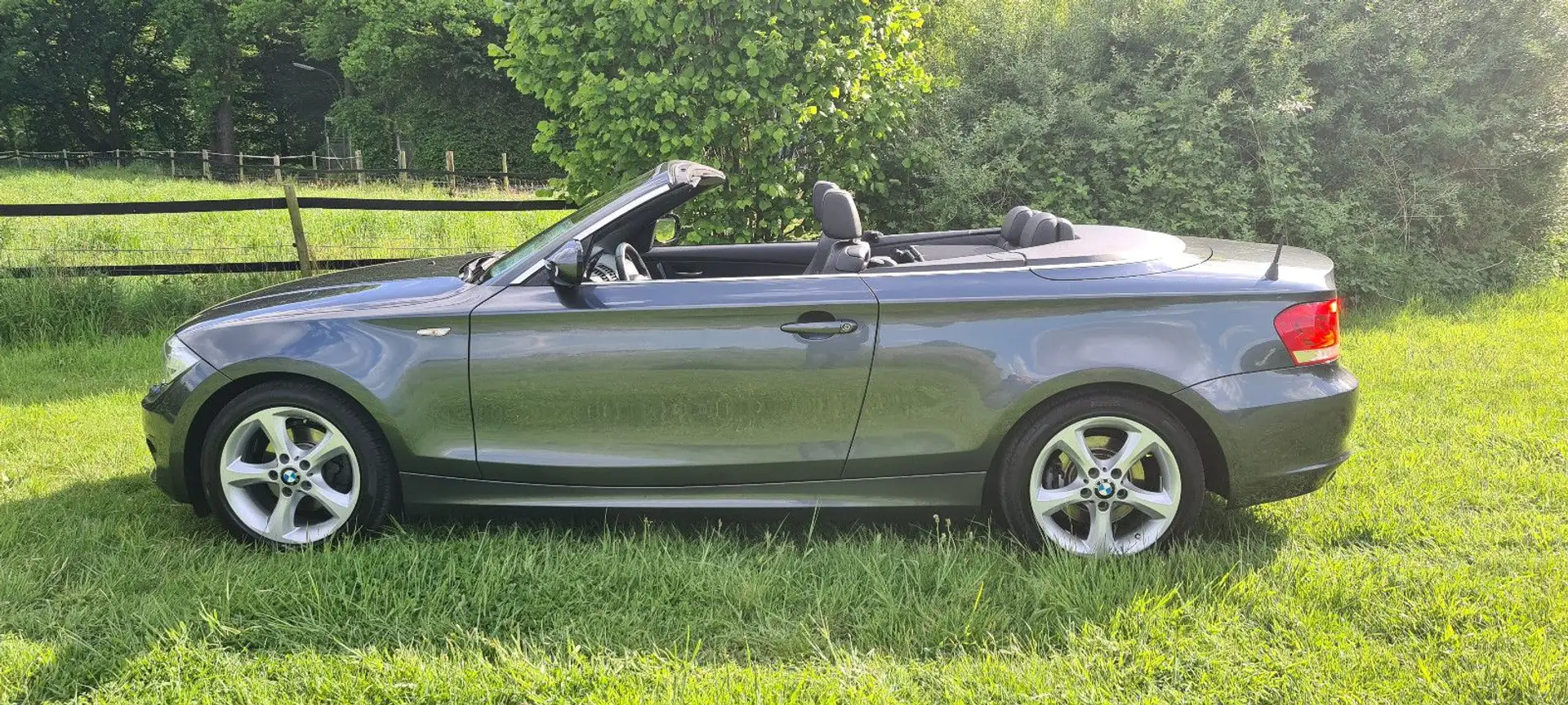 BMW 118 i Cabrio *2.HD*Leder*Navi*Bluetooth*Isofix*PD Gris - 1