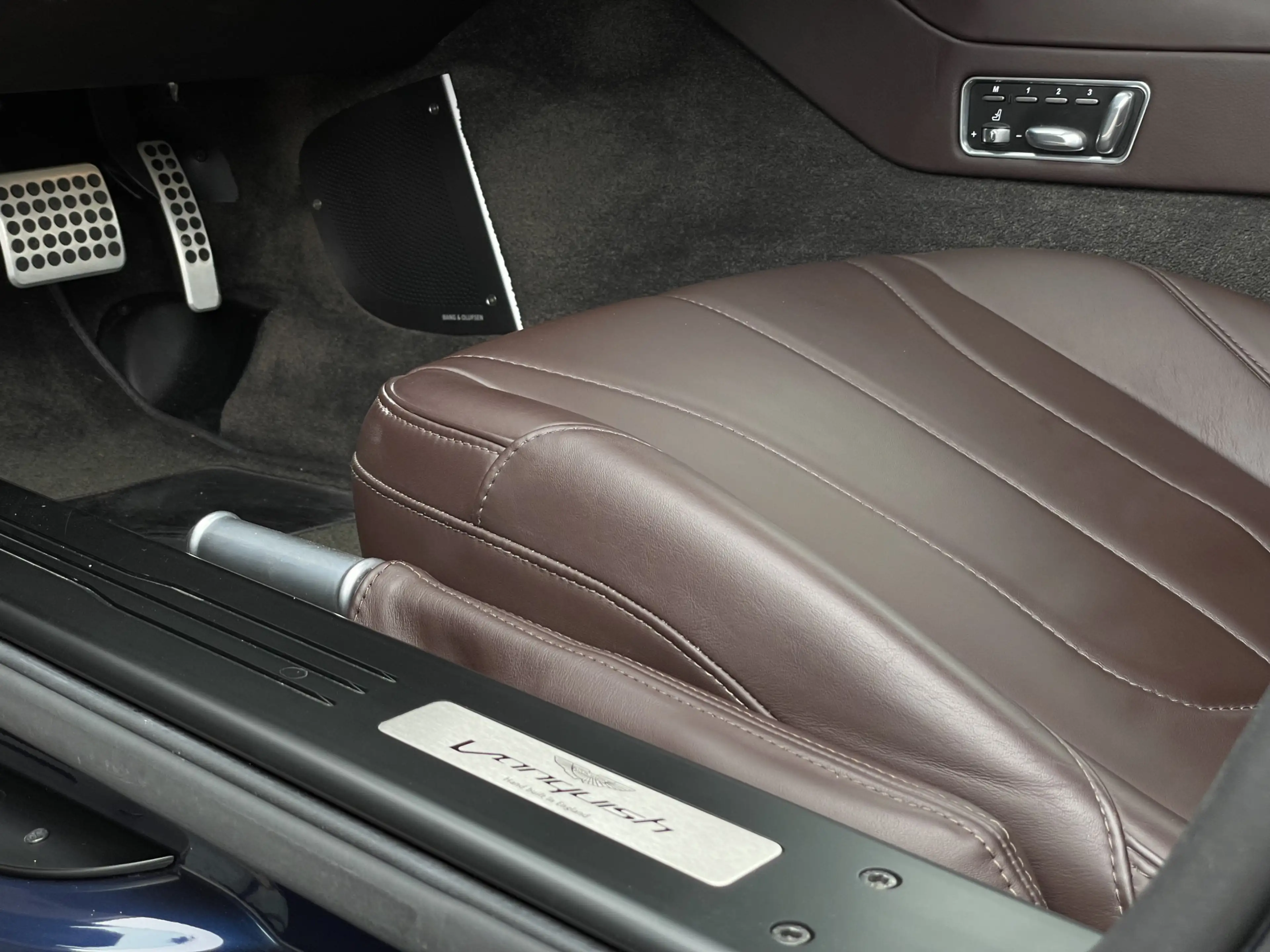 Aston Martin Vanquish 6.0 V12 Touchtronic Originele Zwitser | B&O audio — photo 15