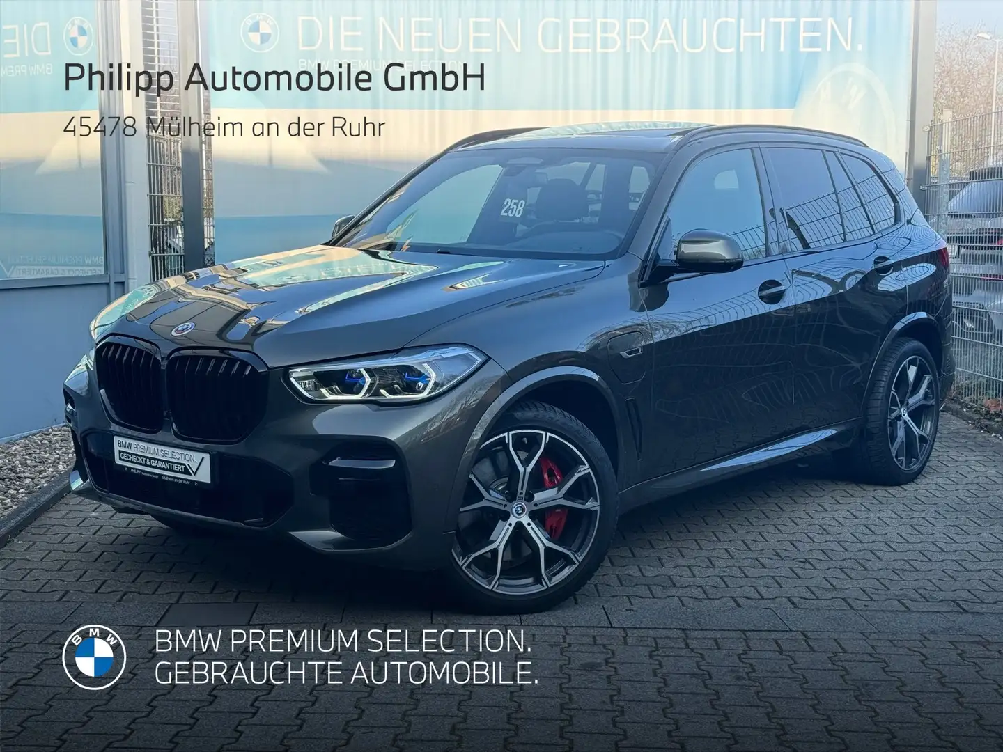 BMW X5 xDrive45e M Sport LASER PANO Massage AHK B&W Grau - 1