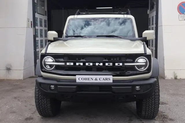 Ford Bronco view 3