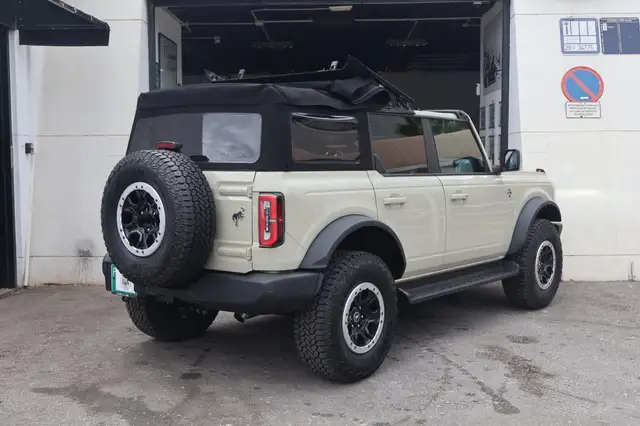 Ford Bronco view 6