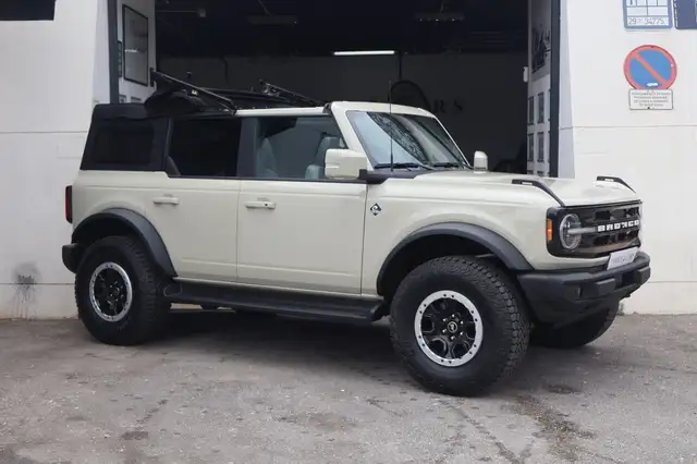 Ford Bronco view 4