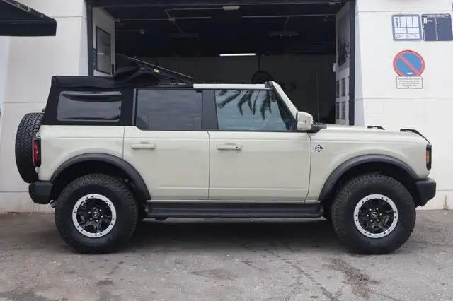 Ford Bronco view 5