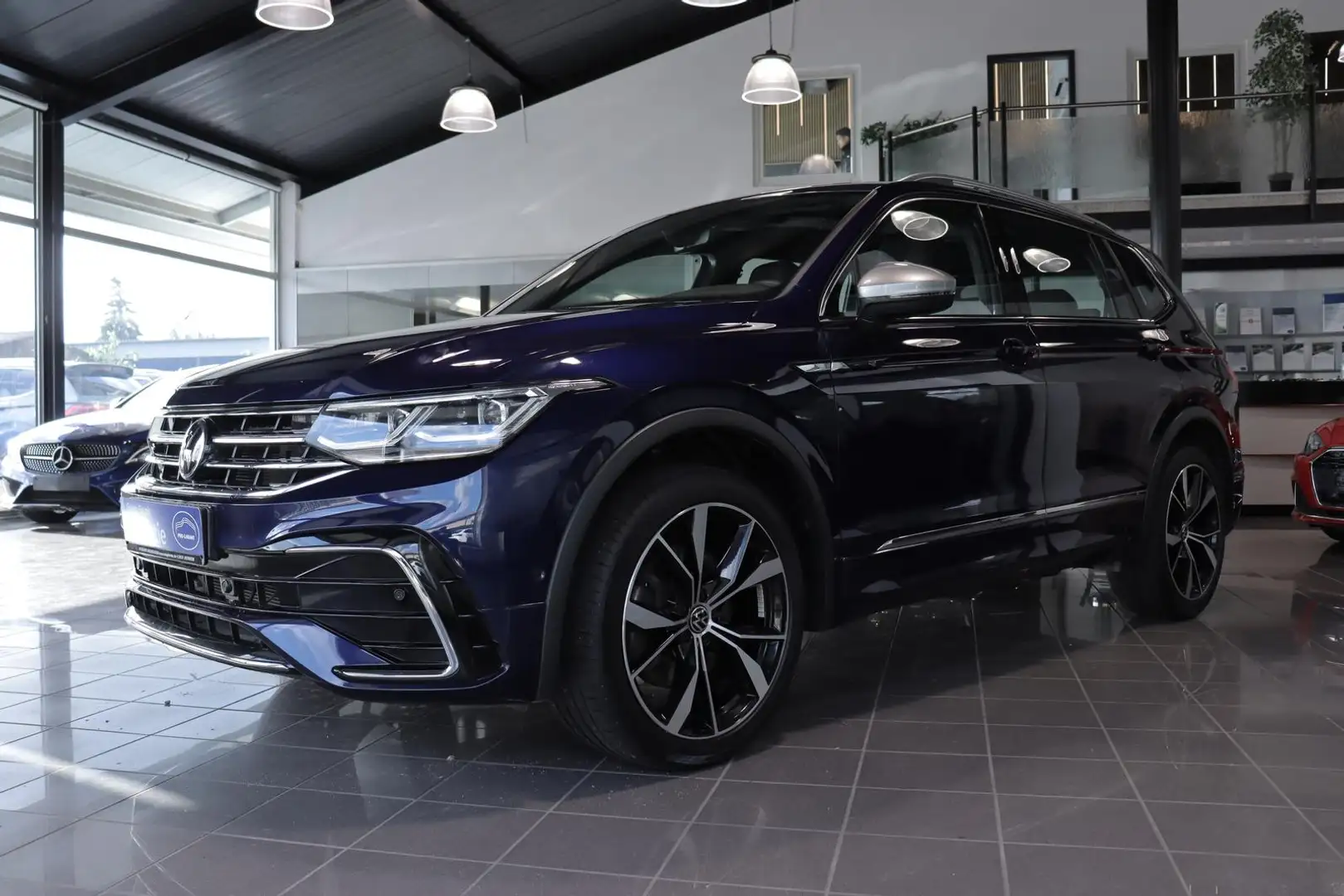 Volkswagen Tiguan Allspace 2.0 TDI DSG R-Line 4M 7-SITZE Blau - 2
