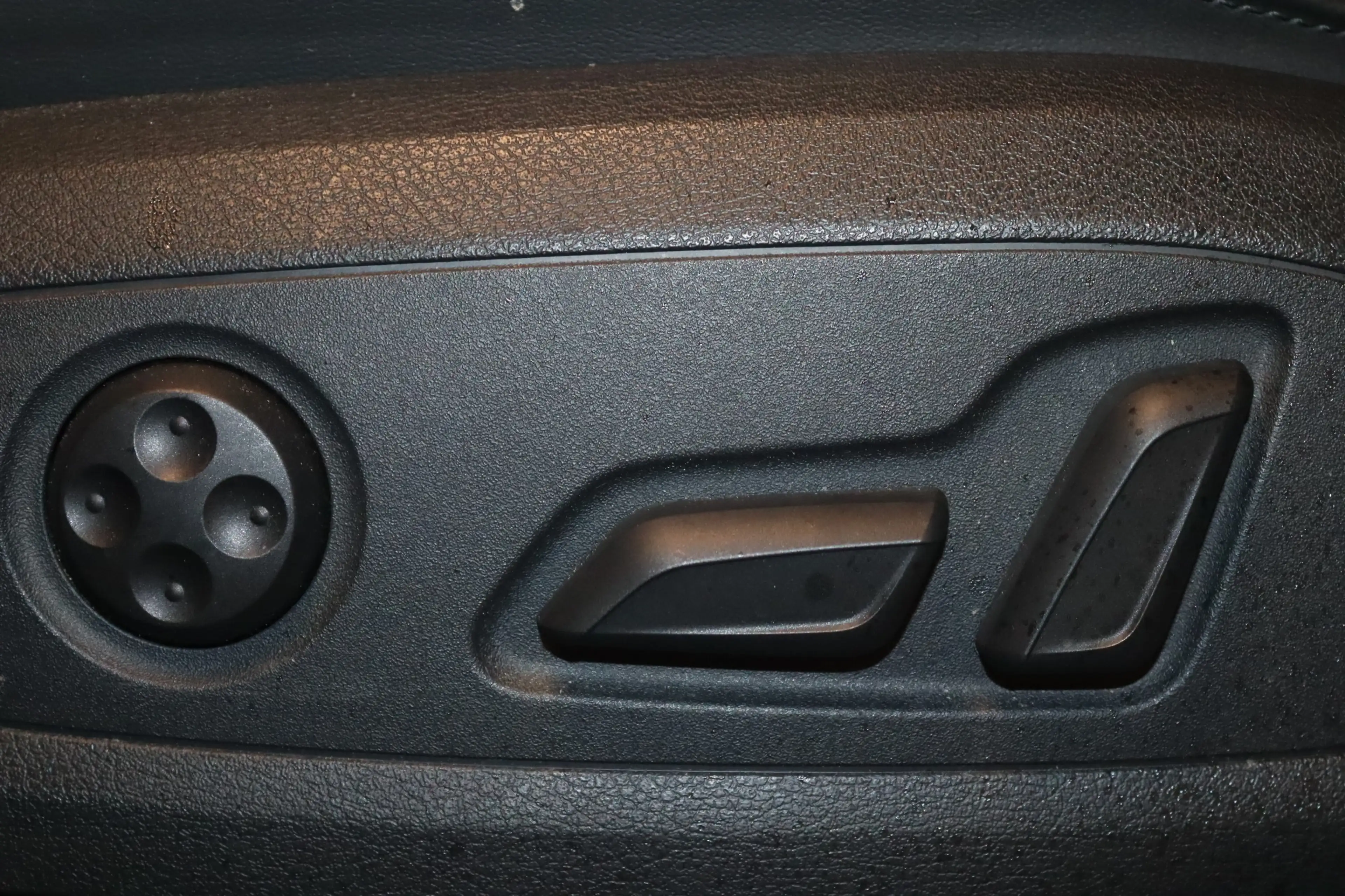 Audi A4 40 TDI qu. advanced-Virt-AHK-LED-SHZ-PDC-NAV — photo 5