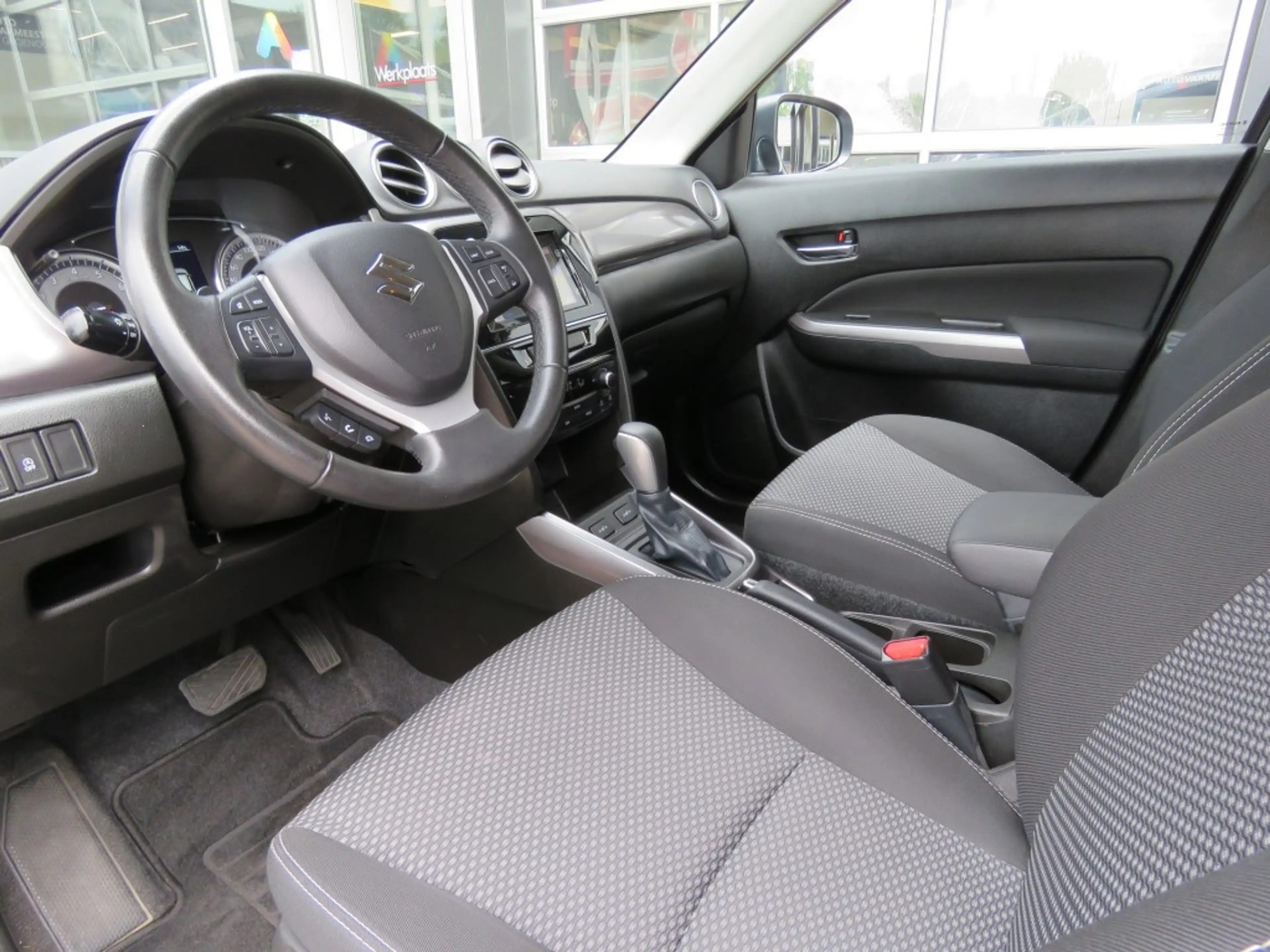 Suzuki Vitara 1.0 Boosterjet SELECT / Camera / Trekhaak / Navi / — photo 12