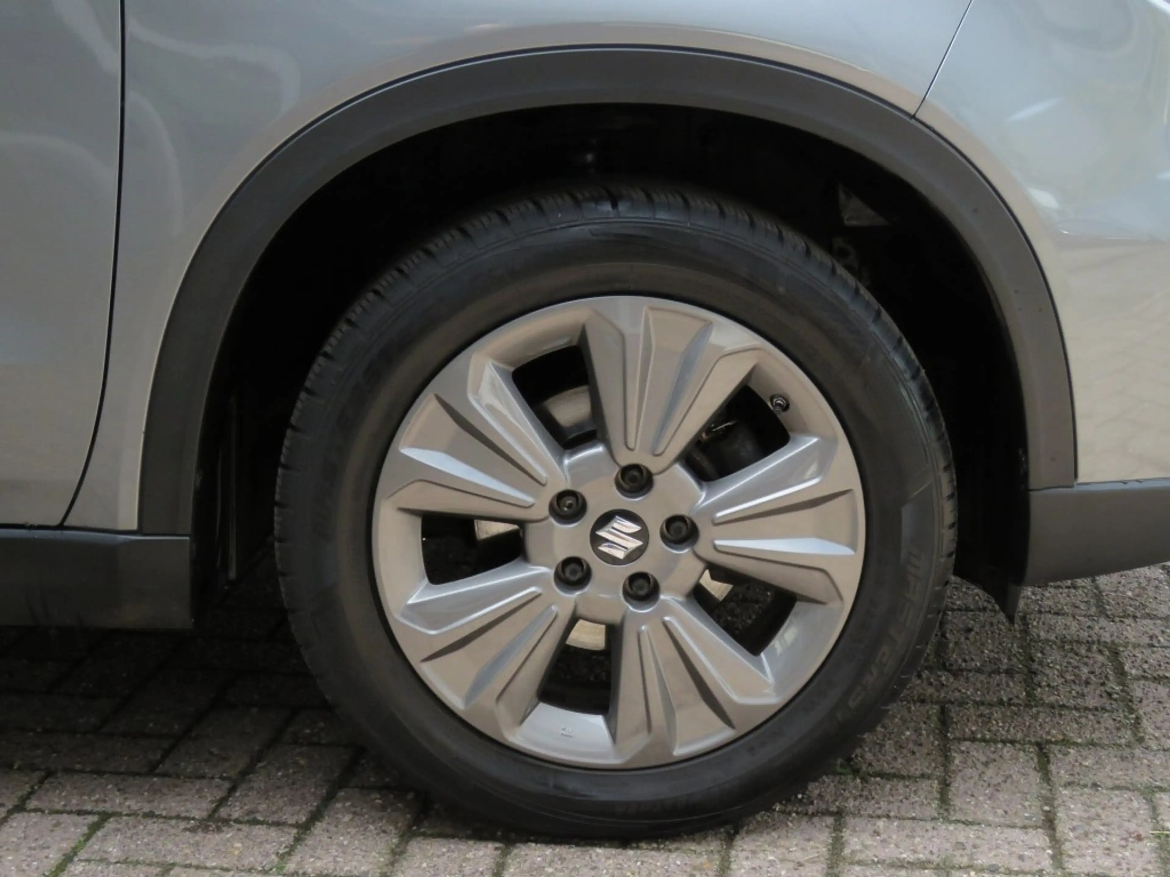 Suzuki Vitara 1.0 Boosterjet SELECT / Camera / Trekhaak / Navi / — photo 19