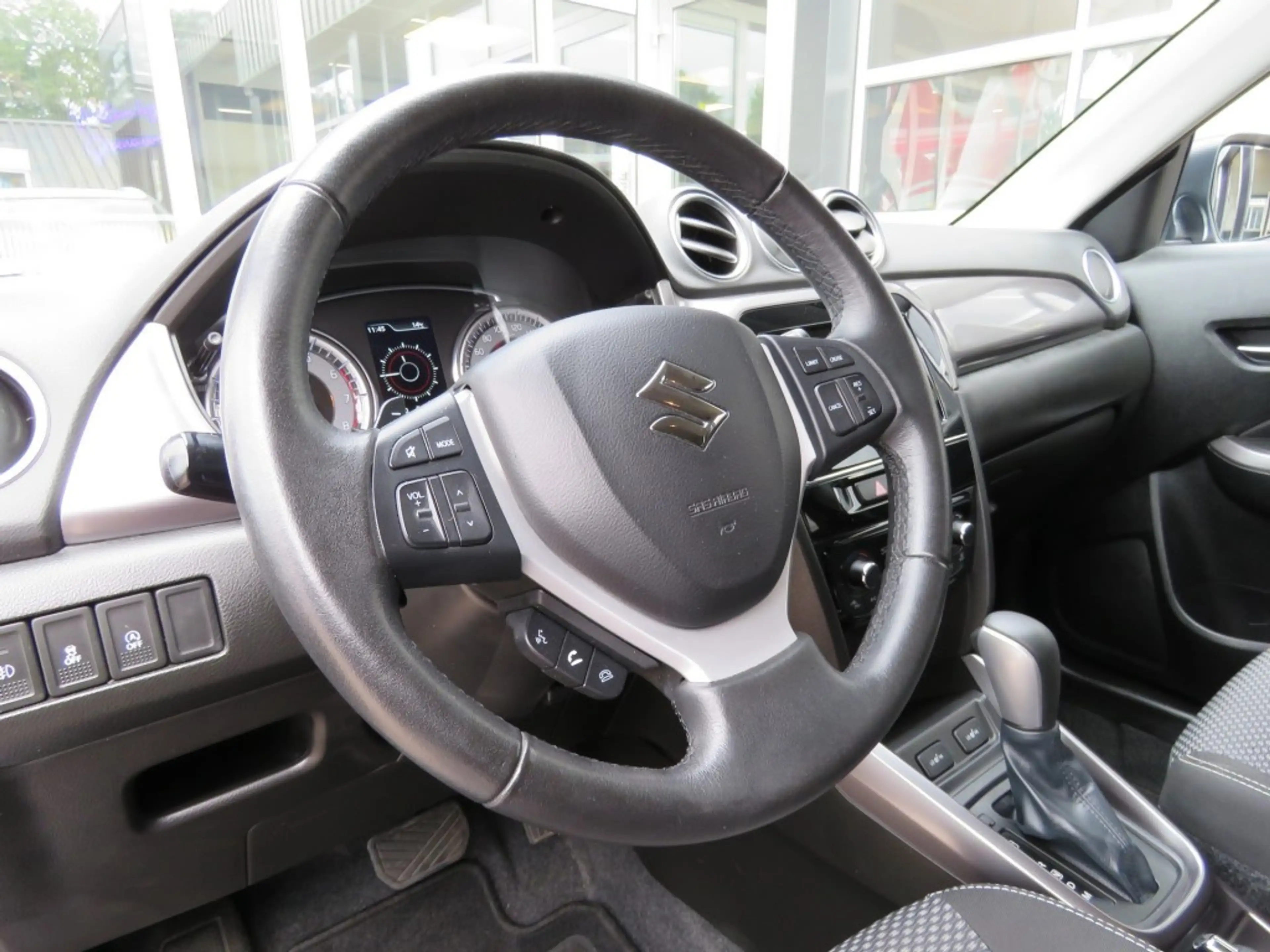 Suzuki Vitara 1.0 Boosterjet SELECT / Camera / Trekhaak / Navi / — photo 11