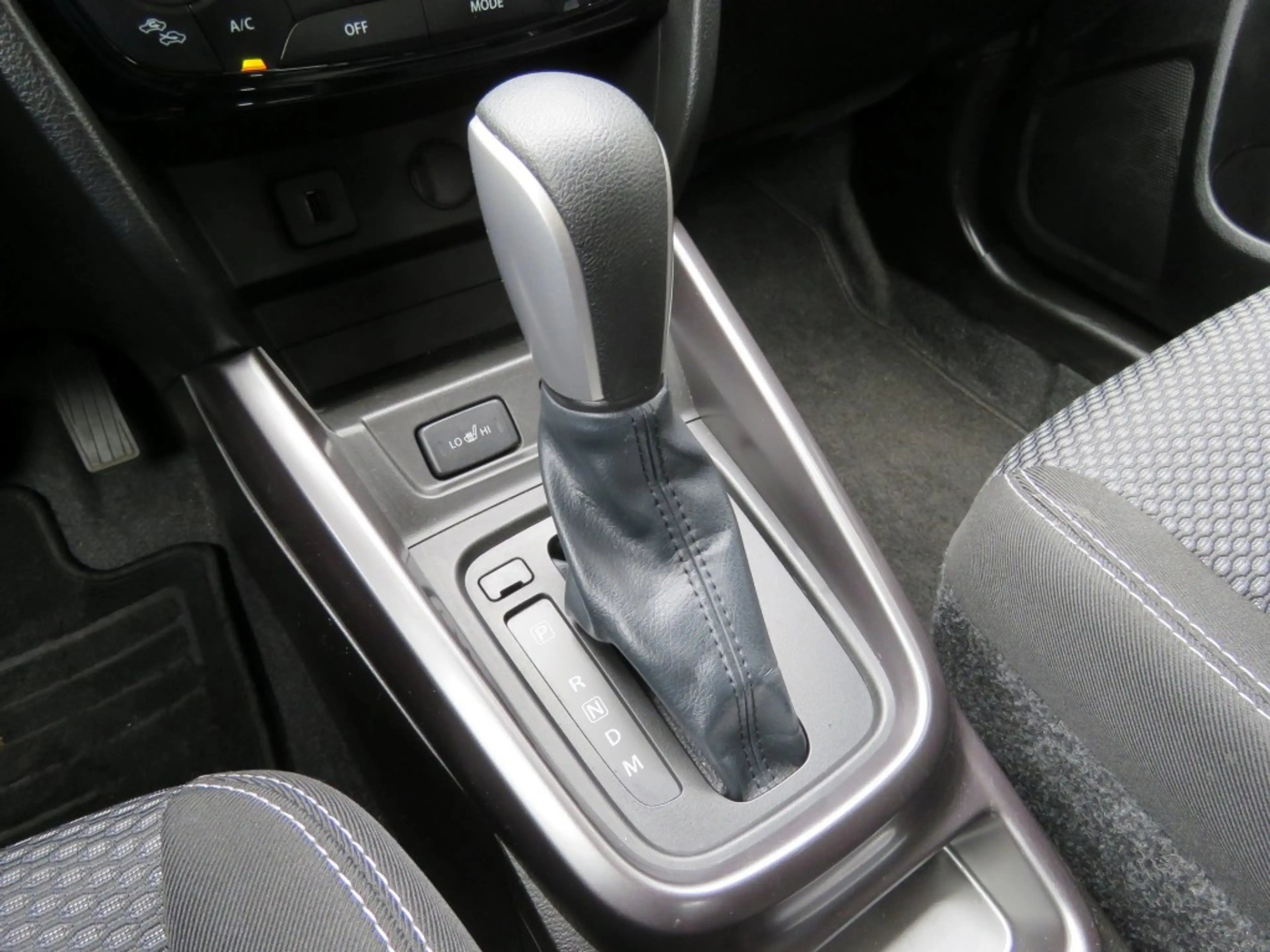 Suzuki Vitara 1.0 Boosterjet SELECT / Camera / Trekhaak / Navi / — photo 37