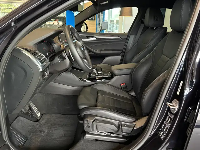 BMW X4 view 13