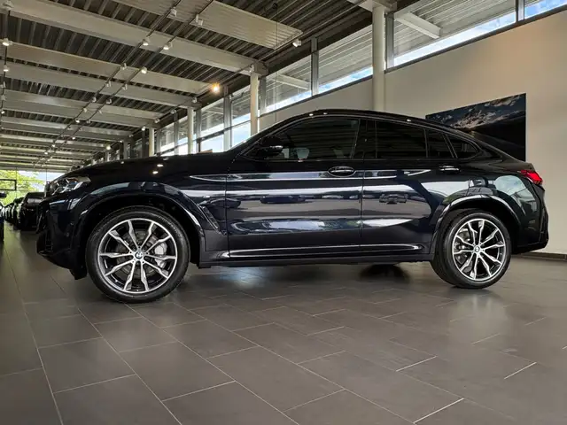 BMW X4 view 5
