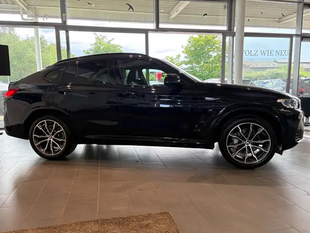 BMW X4 view 9