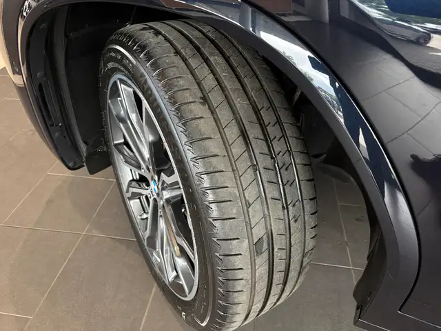 BMW X4 view 4