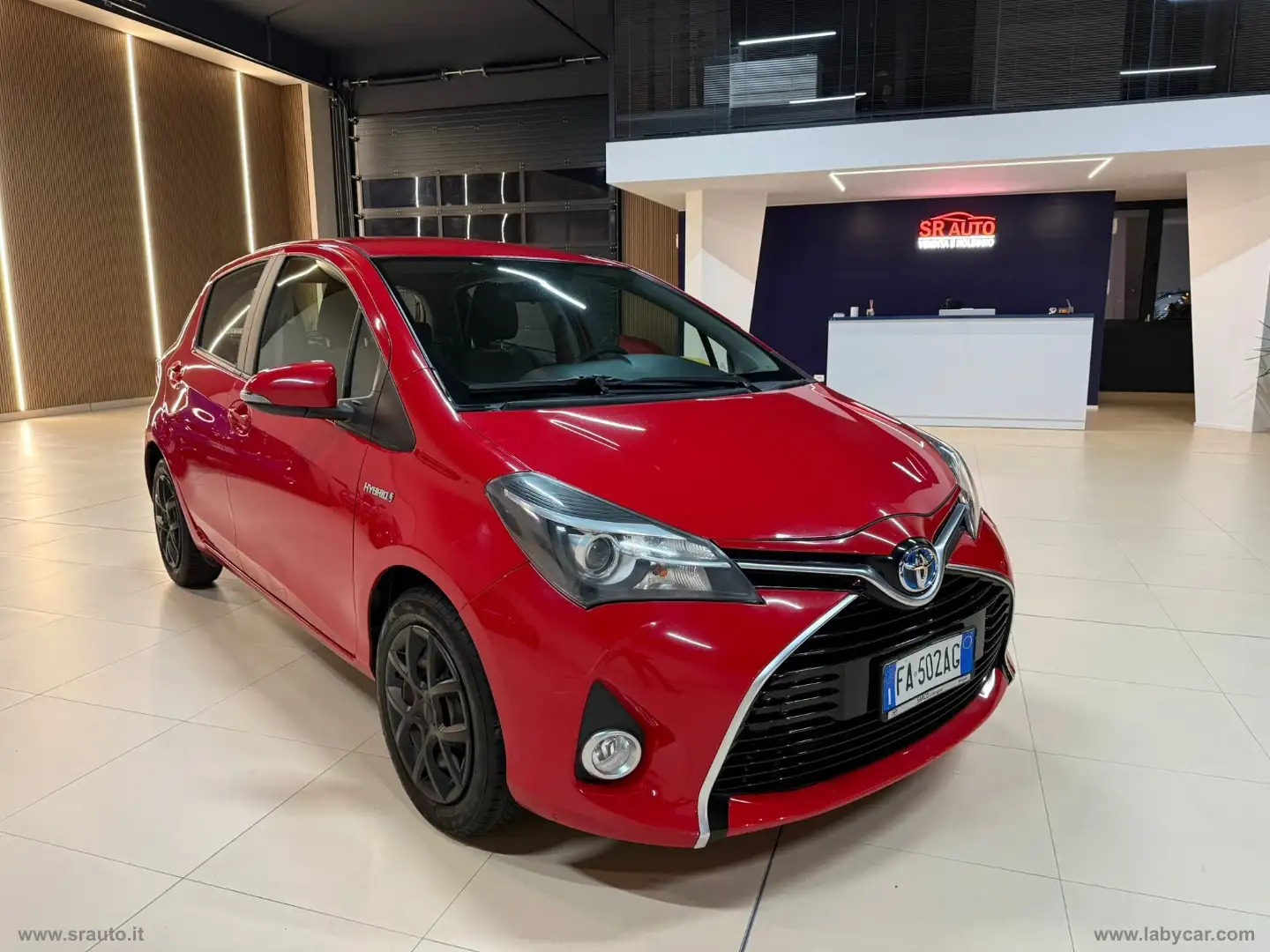 Toyota Yaris 1.5 Hybrid 5p. Style Rojo - 1