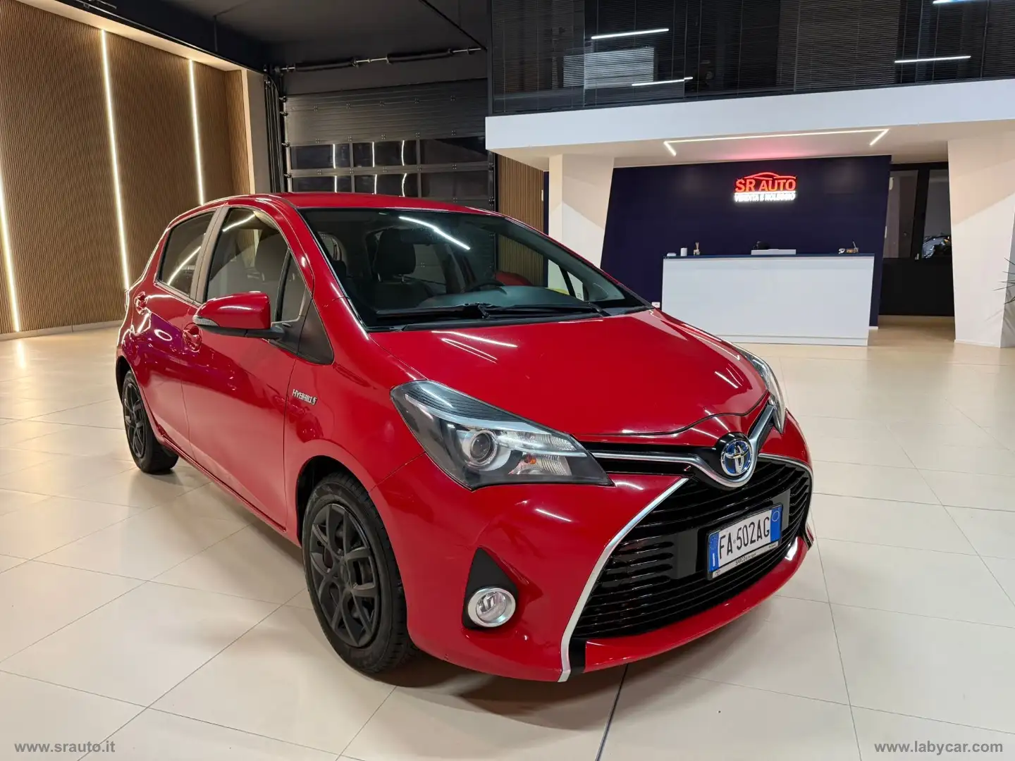 Toyota Yaris 1.5 Hybrid 5p. Style Rouge - 2
