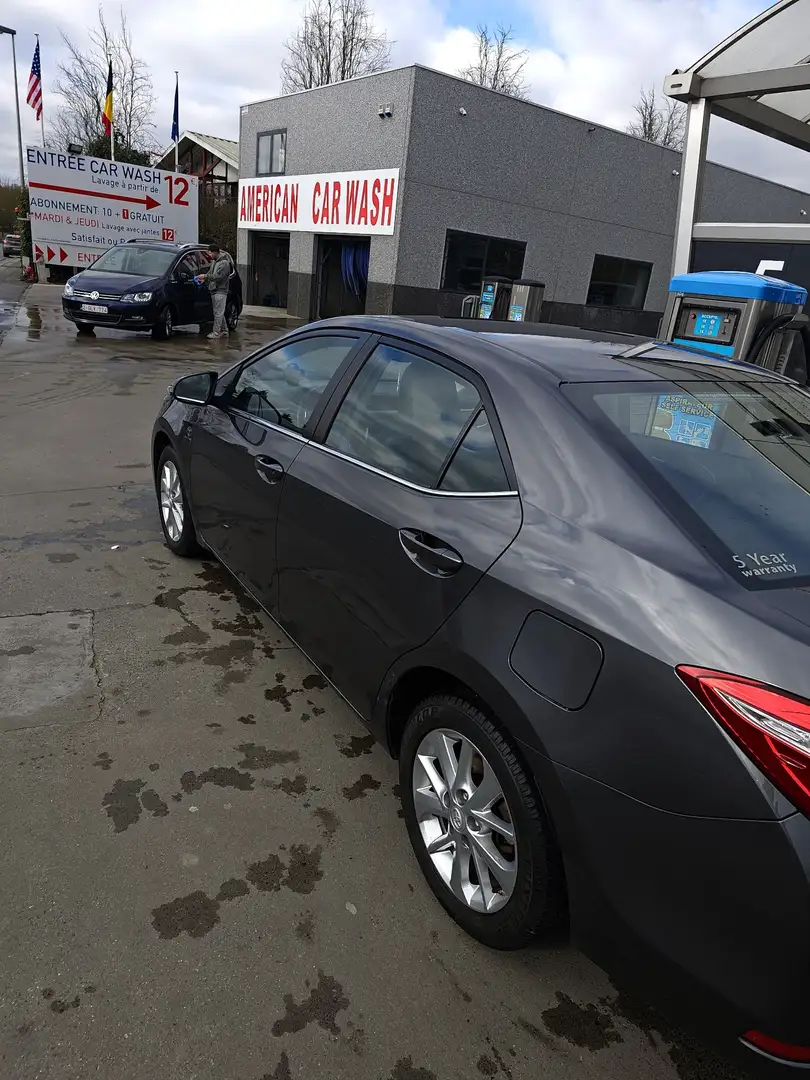 Toyota Corolla 1.6i Lounge - 2