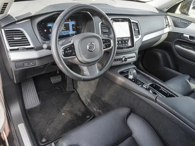 Volvo XC90 view 9