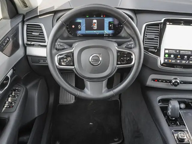 Volvo XC90 view 11