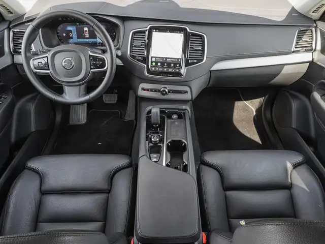Volvo XC90 view 10