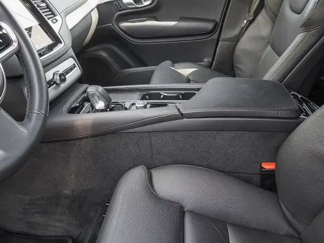 Volvo XC90 view 15