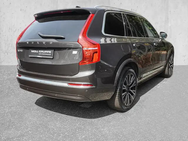 Volvo XC90 view 4