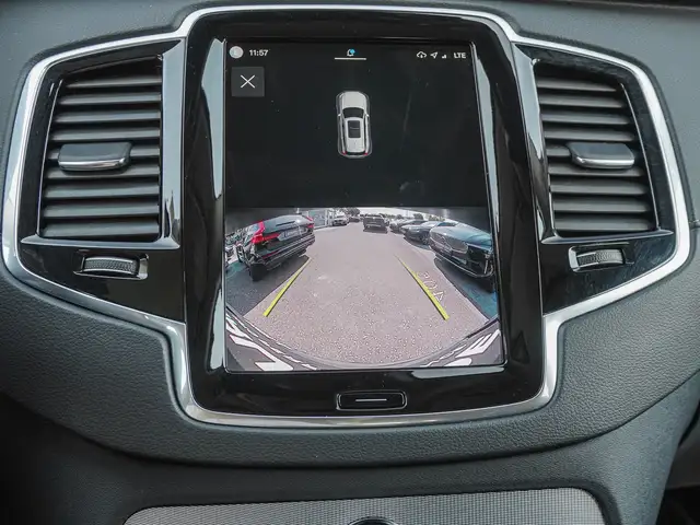 Volvo XC90 view 13