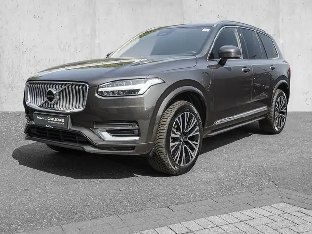 Volvo XC90 view 2
