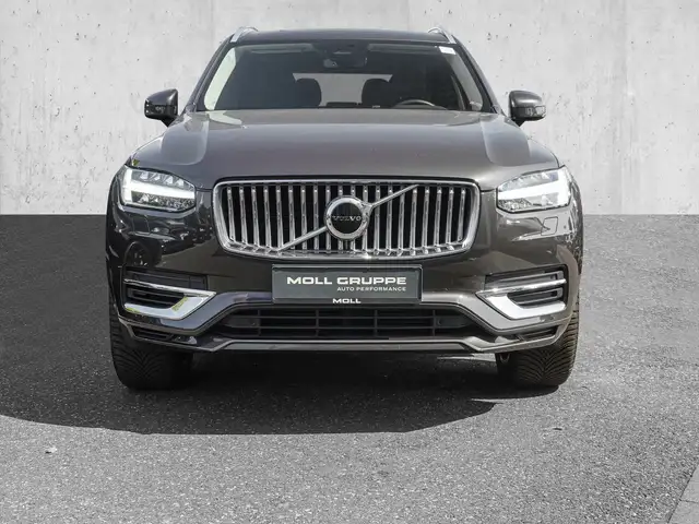 Volvo XC90 view 3