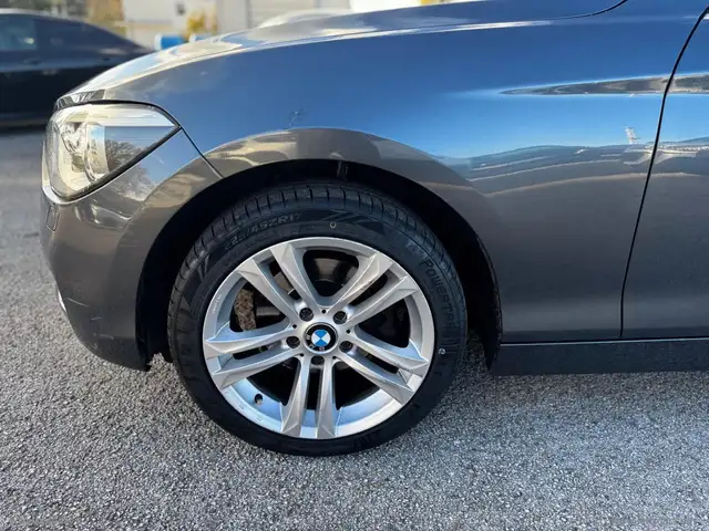 BMW 1 Series view 4