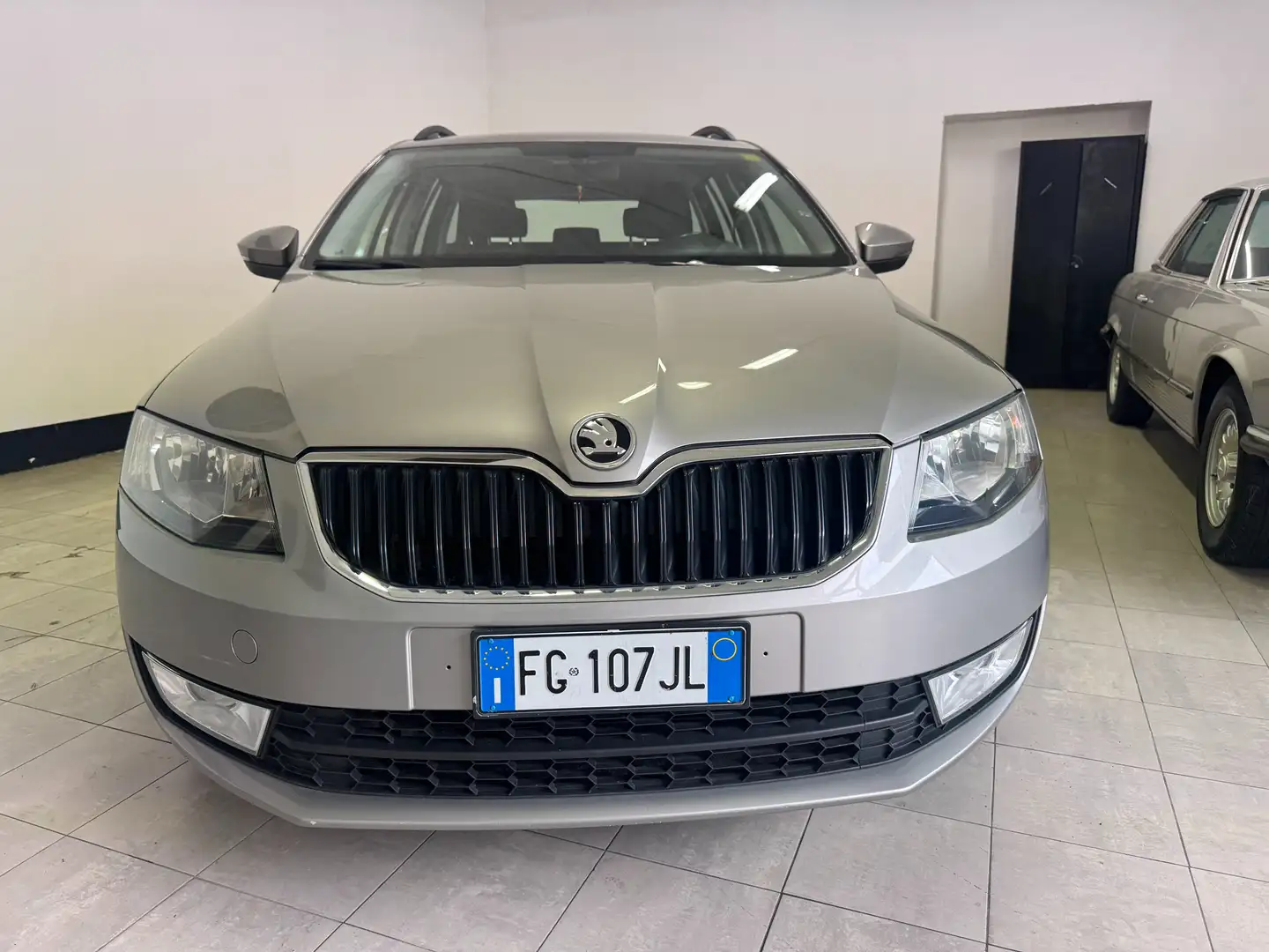 Skoda Octavia OctaviaIII 2016 Wagon 1.6 tdi Executive 4x4 110cv Gris - 1