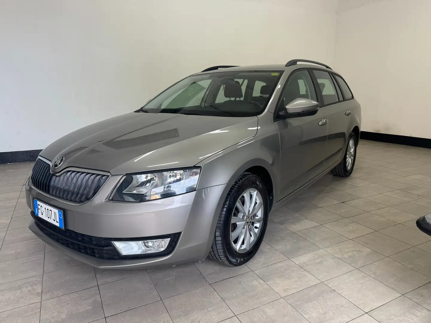 Skoda Octavia OctaviaIII 2016 Wagon 1.6 tdi Executive 4x4 110cv Grigio - 2