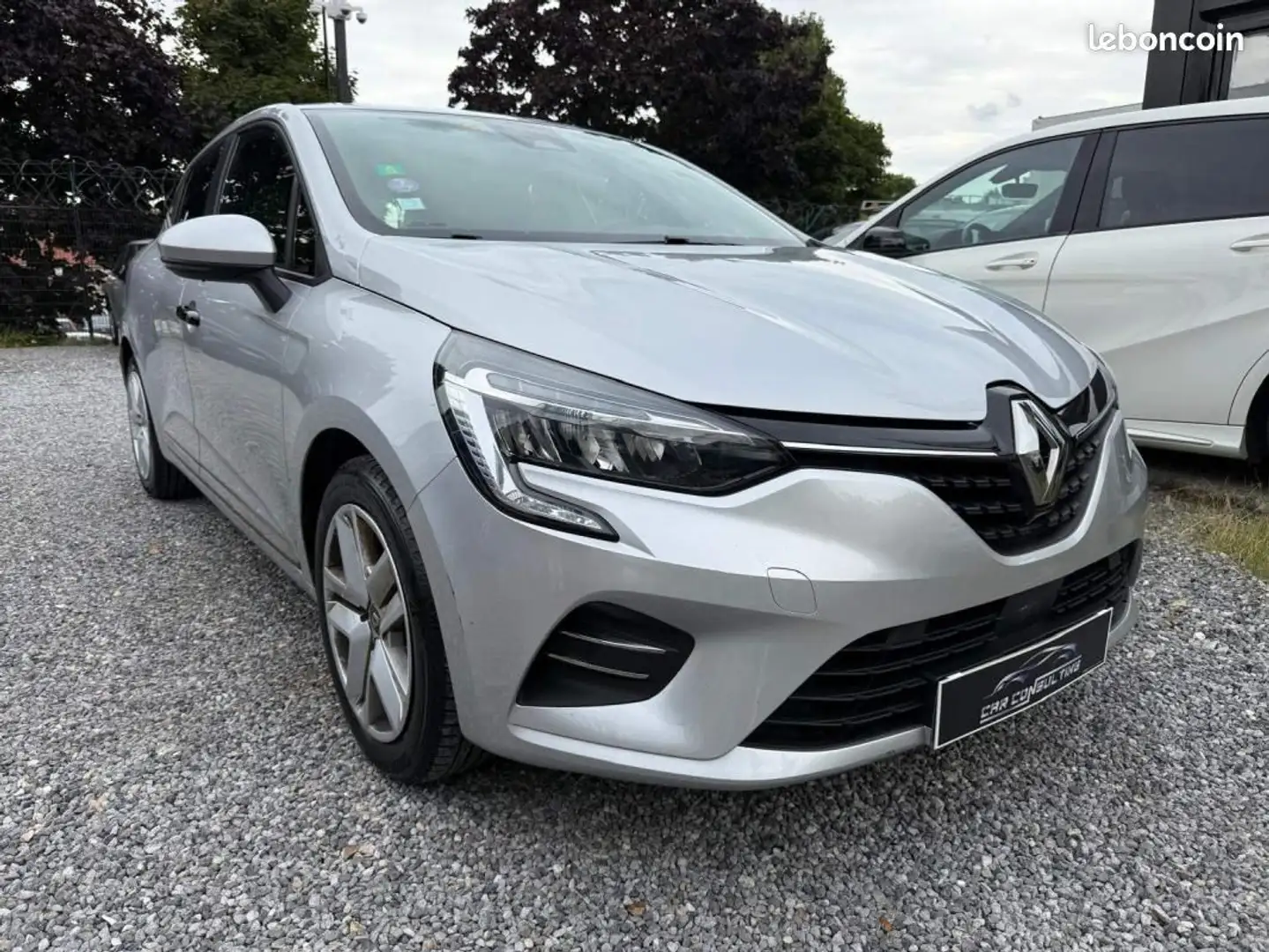 Renault Clio V TCE 100 BUSINESS 1 ERE MAIN Grau - 1