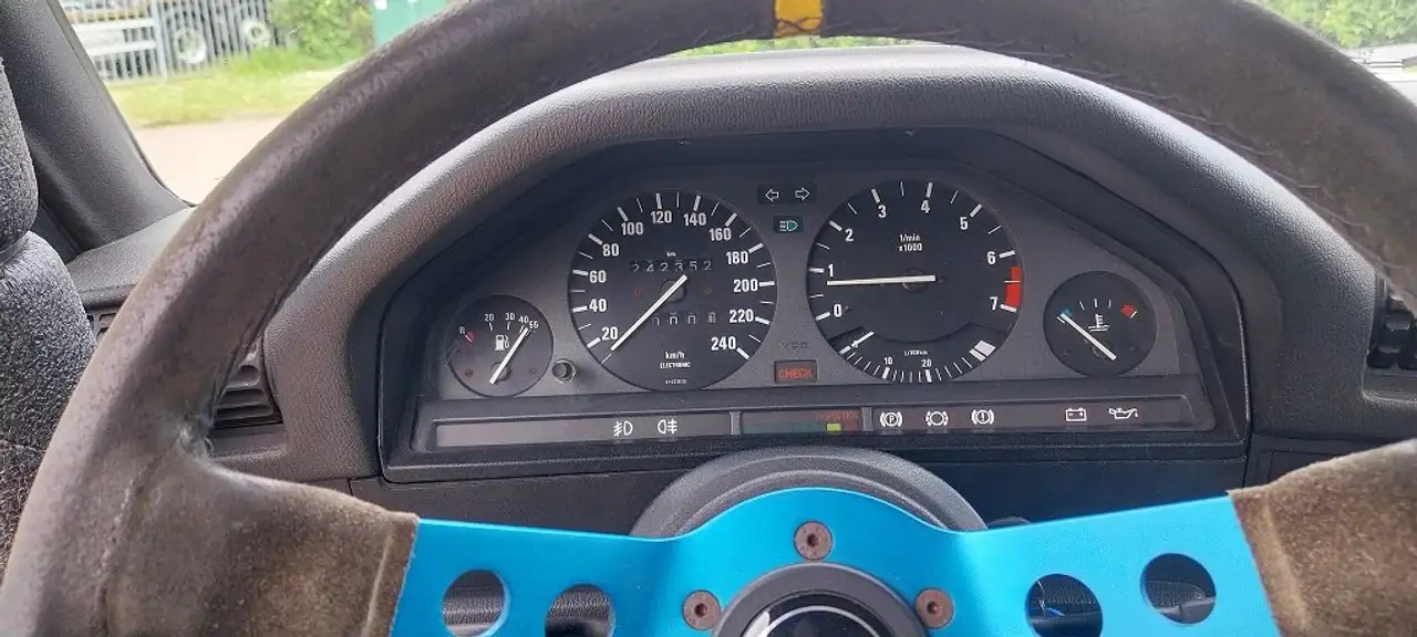 BMW 323i, foto 8