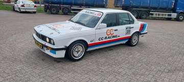 323i