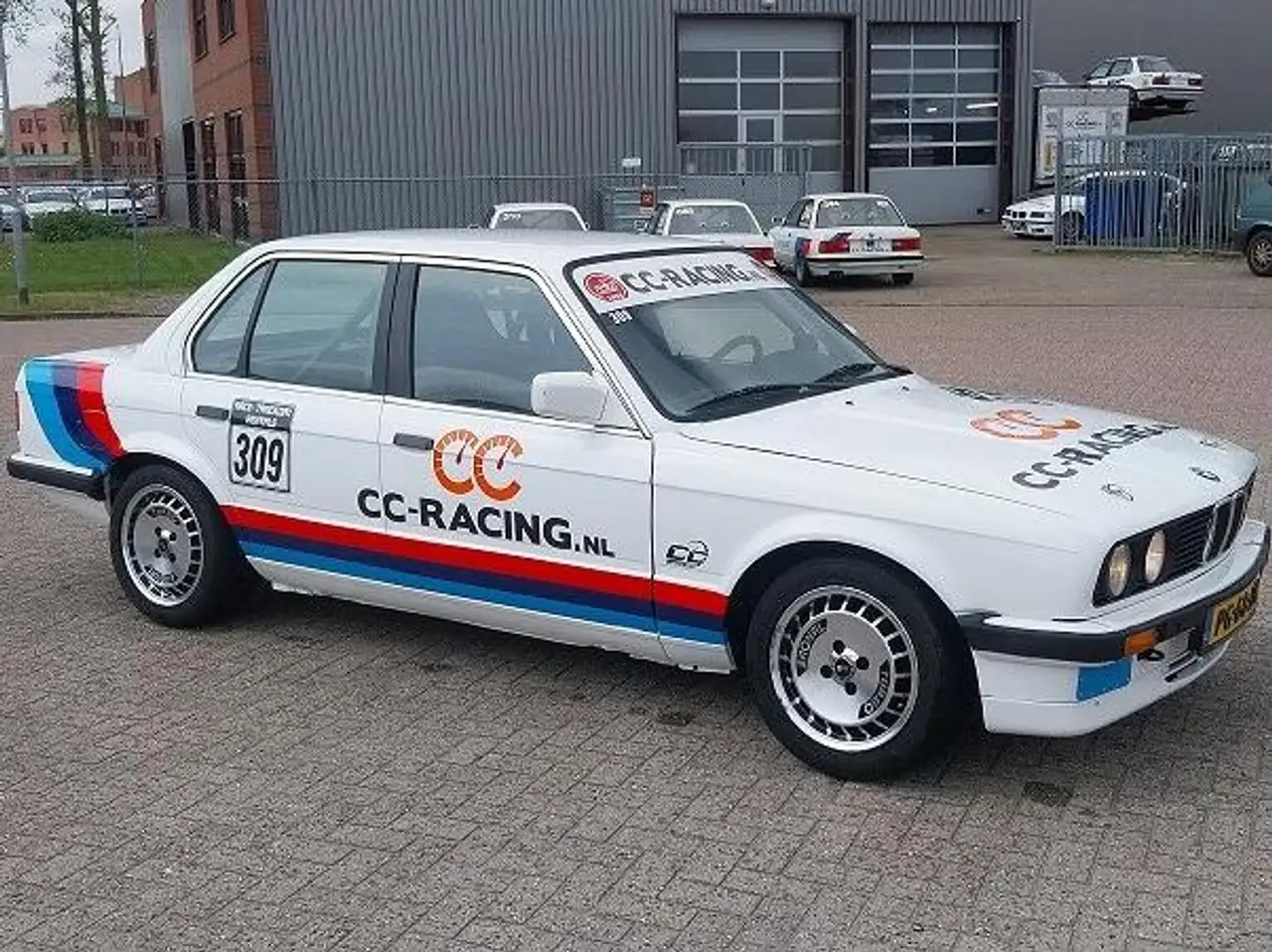 BMW 323i, foto 2