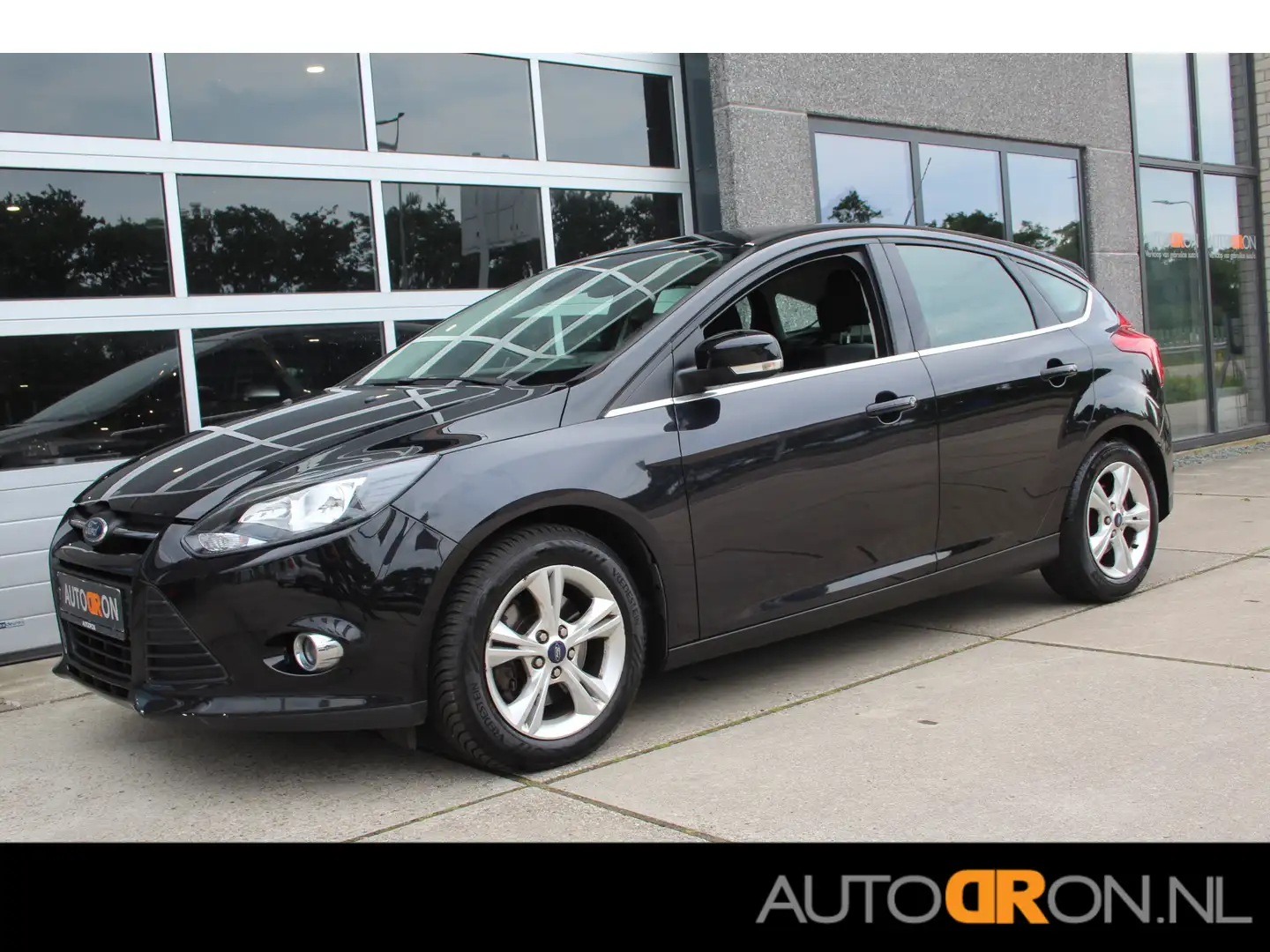 Ford Focus 1.6 EcoBoost 150 Pk 4 cilinder Trend Sport Trekhaa Zwart - 1